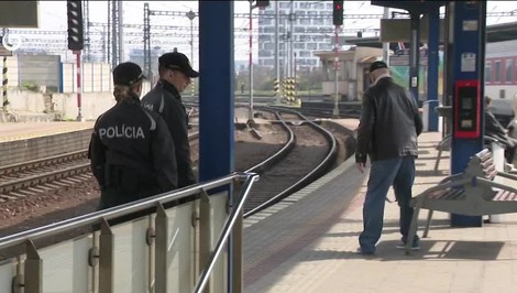 Na Slovensku prebieha akcia Rail-pol: Stovky policajtov kontrolujú vlaky a železničné priecestia