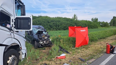 Ďalšia tragédia na ceste medzi Šaľou a Vlčanmi. Zrážku s kamiónom neprežila jedna osoba