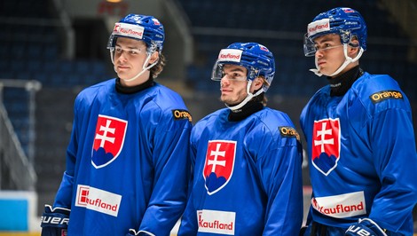 SZĽH predstavil nové olympijské dresy. Hokejisti vyrazia do Talianska s Tatrami na hrudi