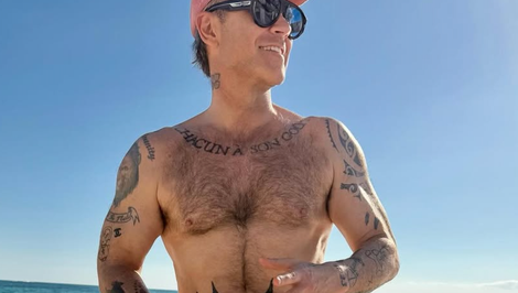 Ukázal sa v slipoch! Robbie Williams rieši zásadnú dilemu, žena sa mu za to smeje!