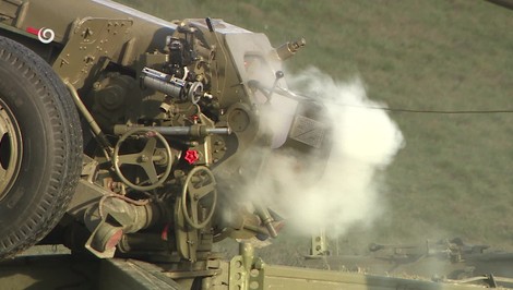 Ozbrojené sily si 33. výročie Slovenska pripomenuli delostreleckými salvami