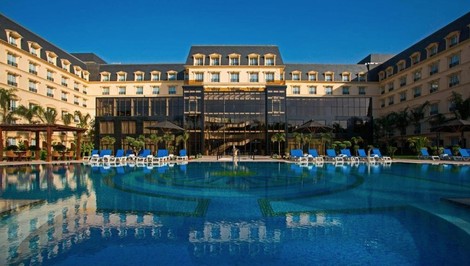 Šok pre dovolenkárov v Egypte. V luxusnom hoteli s nimi žilo 150 teroristov