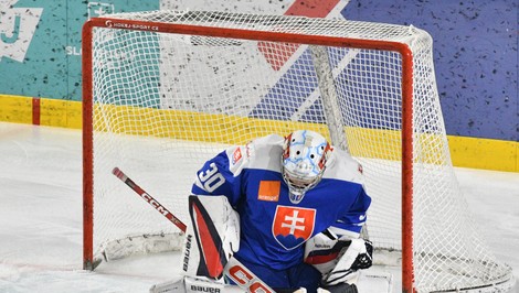 Hokejová osemnástka porazila Čechov, hrdinom brankár HRENÁK