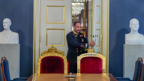 Kráľ je mŕtvy, nech žije kráľ. Nórsko má nového panovníka