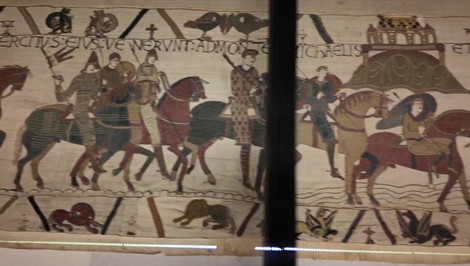 Takmer tisícročná Tapiséria z Bayeux sa vrátila do Británie. Vstupenky sa vypredali za pár hodín