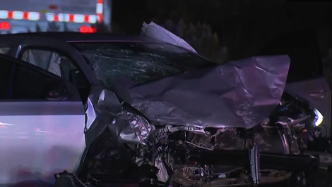 Otec sa snažil pomôcť dcére uviaznutej na diaľnici. Zrazilo ho auto, keď prechádzal cez cestu