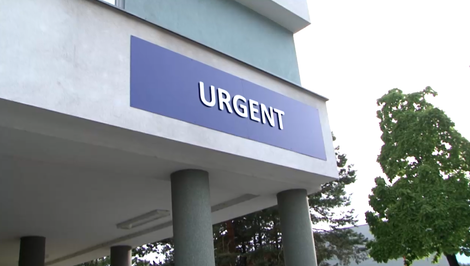 Bábätko s modrinami a zlomeninami skončilo v nemocnici. Polícia vyšetruje podozrenie na týranie