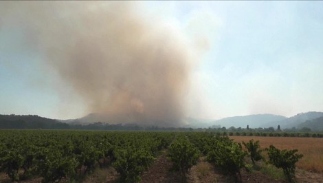 Vo Francúzsku horí sklad s nebezpečnými látkami. 30-tisíc ľudí nemá vychádzať z domovov
