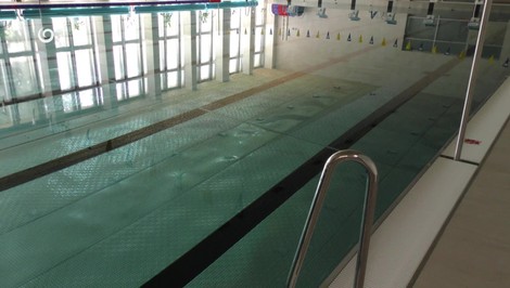 Hygienici našli v humenských bazénoch baktériu. Otvorené boli len mesiac