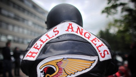 Polícia rozbehla zásah proti motorkárom Hells Angels: 1 200 policajtov prehľadáva desiatky objektov