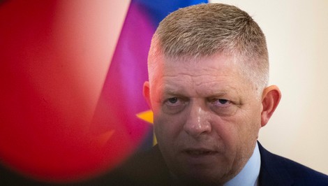 Opozícia ostro kritizuje vládu. Fico: „Nikto nie je dokonalý.“ Odmietol na krajinu hádzať špinu