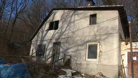 Prípad z domu pri Svätom Jure má pokračovanie, polícia obvinila 31-ročného muža z vraždy