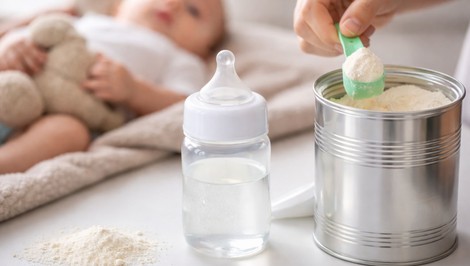 Nebezpečný toxín v dojčenskej výžive: ÚVZ SR varuje rodičov, výrobky sťahujú z trhu