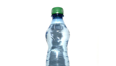 Pozor na túto minerálnu vodu. Hygienici varujú pred poleptaním tráviaceho traktu