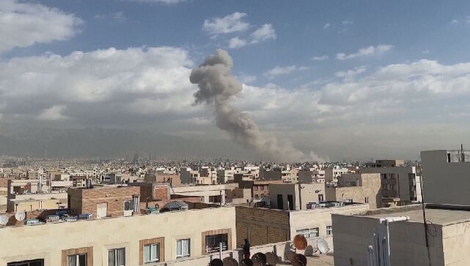 Izrael zaútočili na Irán spolu USA. Zaznamenali vypálenie aspoň jednej balistickej rakety z Iránu