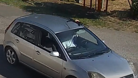 Agresor so samopalom na aute terorizoval obec: Po sérii vyhrážok skončil vo väzbe