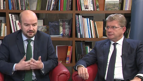 Vláda nerieši vlaky, ale "reformu" ochrany oznamovateľov, kritizuje Dubéci