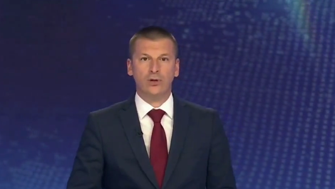 Moderátor srbskej verejnoprávnej RTV sa ospravedlnil za nekritické novinárstvo