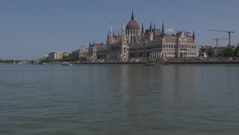 Štátny sviatok v Maďarsku sprevádzajú provládne aj opozičné pochody