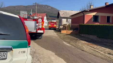 Hasiči zasahovali pri požiari s tragickým koncom. Zomrel pri ňom 100-ročný starček
