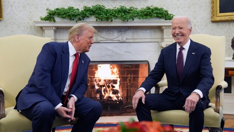 Zničil Biely dom aj demokraciu. Trumpa ostro kritizuje jeho predchodca