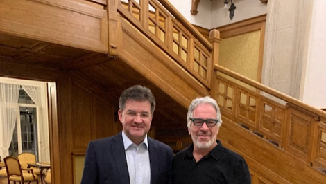 Americkí senátori zverejnili ďalšie fotografie Epsteina, je na nich aj Miroslav Lajčák