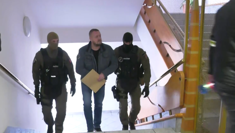 Kukláči pred škôlkou: Policajná inšpekcia zadržala čurillovcov