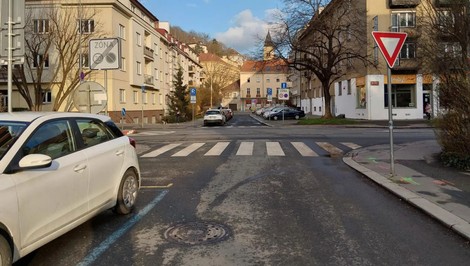 Vodič zrazil maloleté dievča na priechode a ušiel. Pátra po ňom polícia