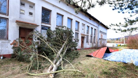 SHMÚ varuje: Vietor až 160 km/h na horách! Ktoré okresy zasiahne víchrica dnes?