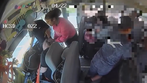 Študenti pomohli odpadnutej vodičke a zachránili tak autobus plný detí