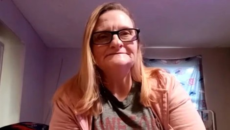 AI ju označila za páchateľku lúpeže. Angela strávila mesiace vo väzení, hoci bola nevinná