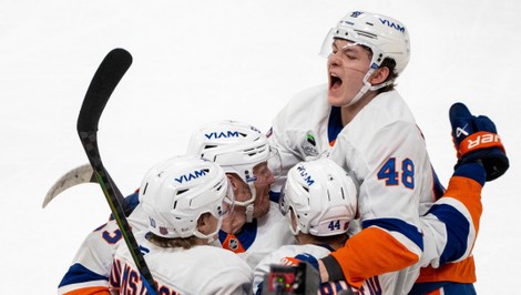 SCHAEFER sa stal najmladším obrancom s 20 gólmi v nováčikovskej sezóne