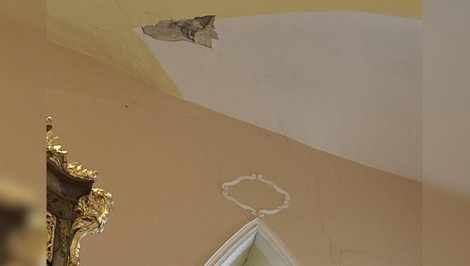 Zemetrasenie poškodilo historický kostol v Báči. Vzácny organ zasiahli padajúce kusy omietky