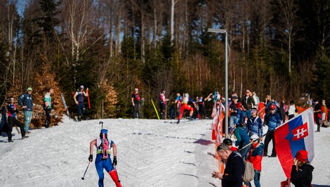 Slovenská biatlonová štafeta atakovala pódiové priečky, skončila PIATA