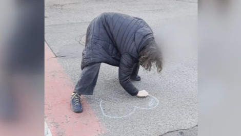 Študent pred školou napísal odkazy proti Ficovi. Skončil na policajnom výsluchu