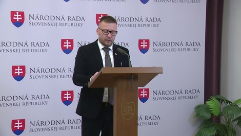 Kotlár opäť odkladá správu o manažovaní pandémie: Hovorí o „vojenskej operácii“