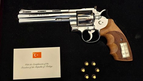 Odborníčka na protokol: Revolver od Erdogana nebol najväčší problém. Ostrá munícia áno