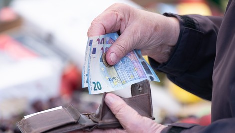 Slovenskí zamestnanci dostanú z superhrubej mzdy 51,5 percenta, najmenej v regióne V4