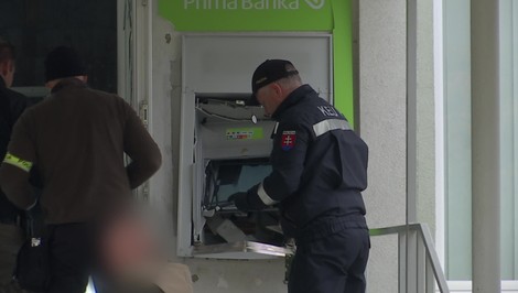 Polícia chytila trojicu cudzincov, podozrievajú ich z výbuchov bankomatov