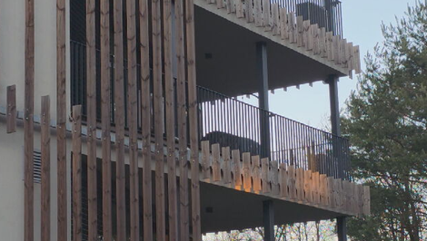 Na balkóne v Banskej Bystrici našli telo mŕtvej ženy