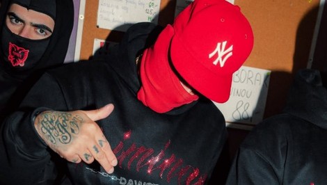 Český raper Hard Rico ide do väzby. Roky si posedí za brutálnu lúpež a vydieranie