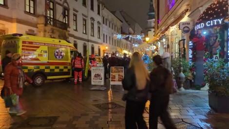 Útočník napadol muža v centre Bratislavy. Stratil sa v dave a z miesta činu ušiel