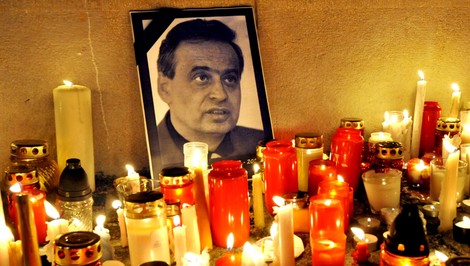 V prípade vraždy právnika Ernesta Valka vypovedali znalci. Vo vyšetrovaní sú nejasnosti