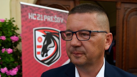 Majiteľ hokejového klubu skončil v rukách polície. Obvinenia padajú aj na jeho syna