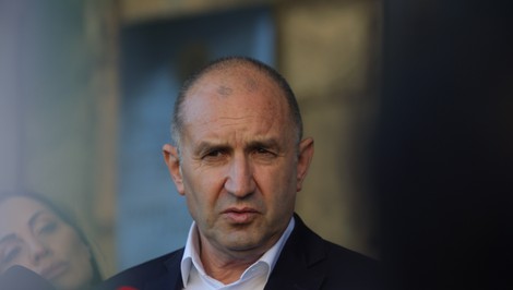 Parlamentné voľby v Bulharsku vyhrala strana proruského exprezidenta Radeva