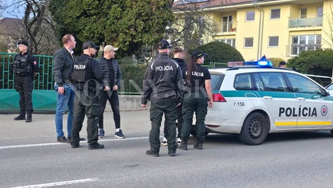 Konflikt prerástol do násilia: Útočník bodol 23-ročného muža do krku
