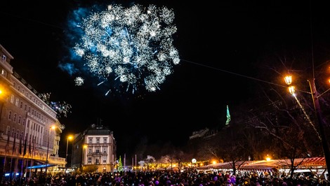Videli ste ohňostroje v Bratislave či Košiciach? Pozrite si zábery zo silvestrovských osláv