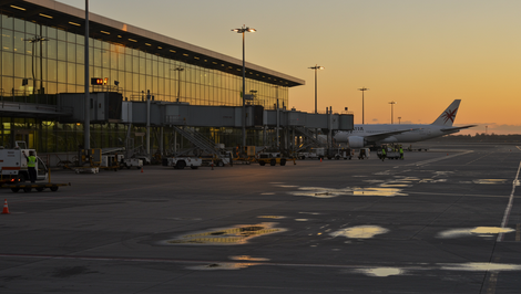 Poľsko uzavrelo dve letiská na východe krajiny. Dôvodom sú ruské útoky na Ukrajinu