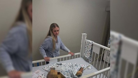 Chlapček po pôrode zožltol a páchol hnilobou. Matka mu zachránila život