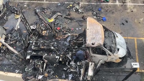 Štyria Briti sa priznali k podpaľačskému útoku na židovské sanitky, škody dosiahli milión libier